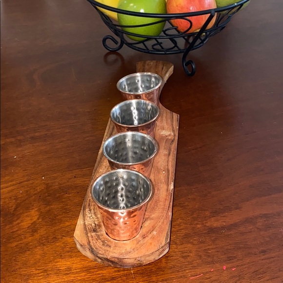 Set of shot glasses on wooden paddle - Picture 2 of 9